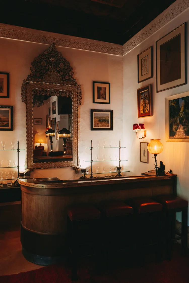L’Hotel Marrakech — Intimidad en rojo y madera