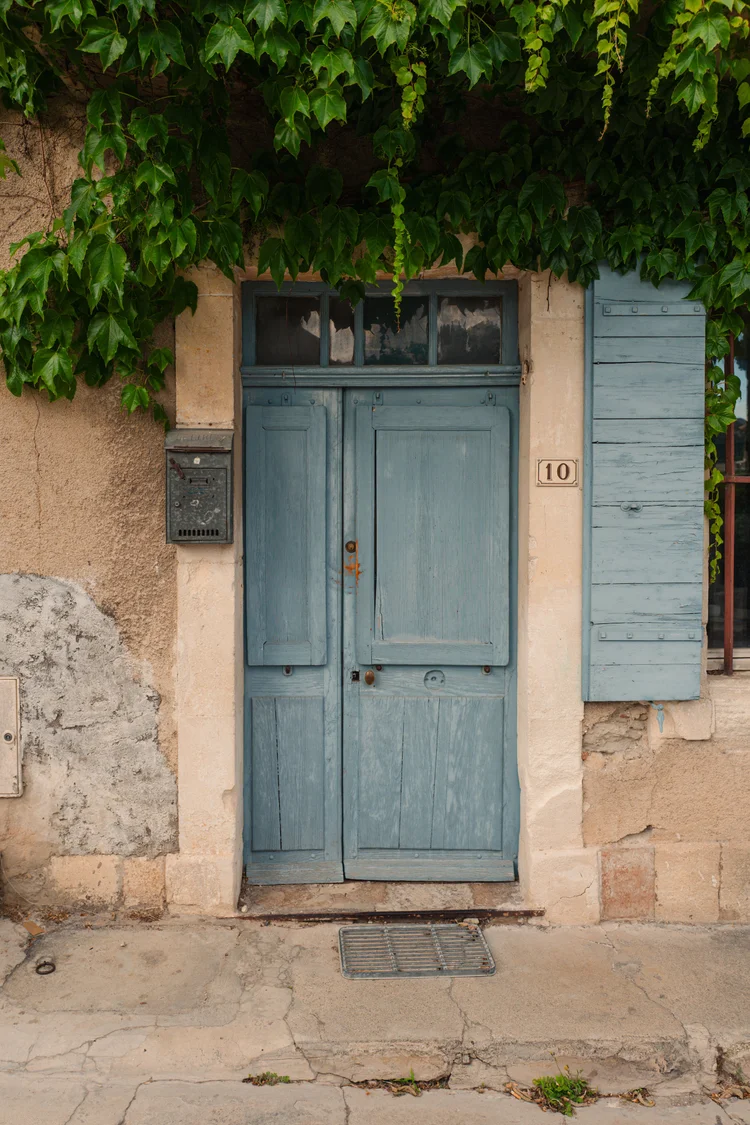 Provence, Summer 2024 — Puertas, telas y luz dorada
